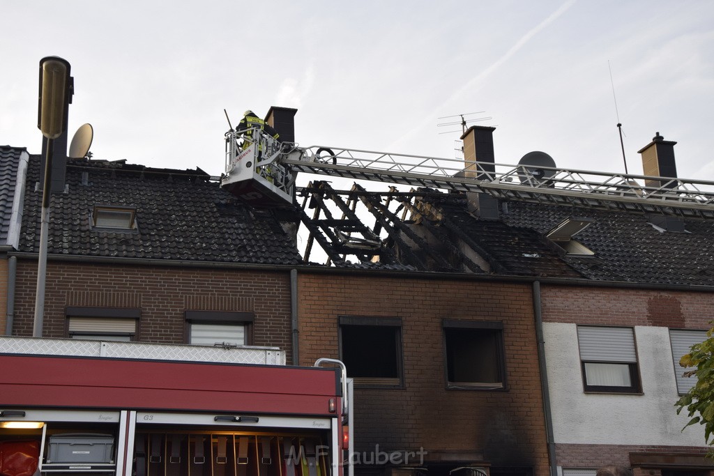 Feuer 2 Vollbrand Reihenhaus Roggendorf Berrischstr P025.JPG - Miklos Laubert